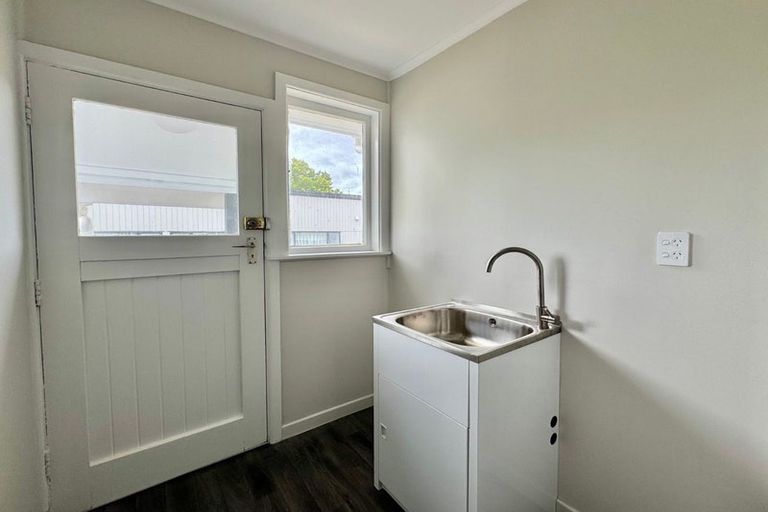 Photo of property in 15 Christmas Road, Manurewa, Auckland, 2102