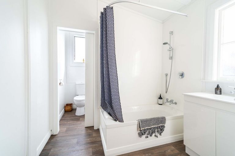 Photo of property in 2 Fairs Road, Milson, Palmerston North, 4414