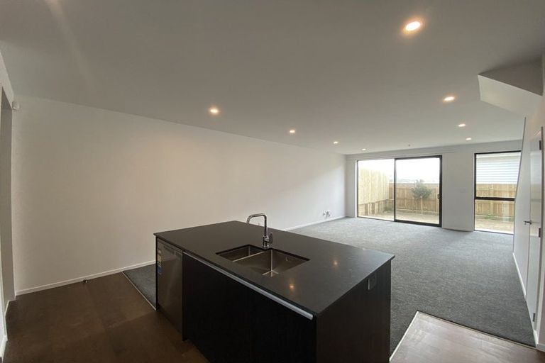 Photo of property in 62u4 Spenmoor Street, Newlands, Wellington, 6037