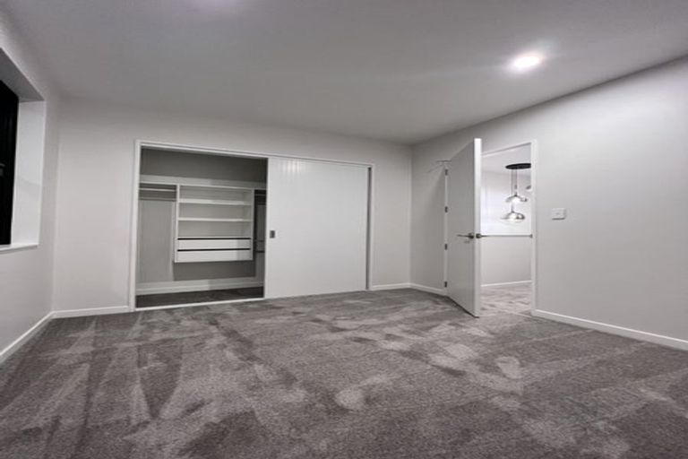 Photo of property in 20 Heketara Way, Massey, Auckland, 0614