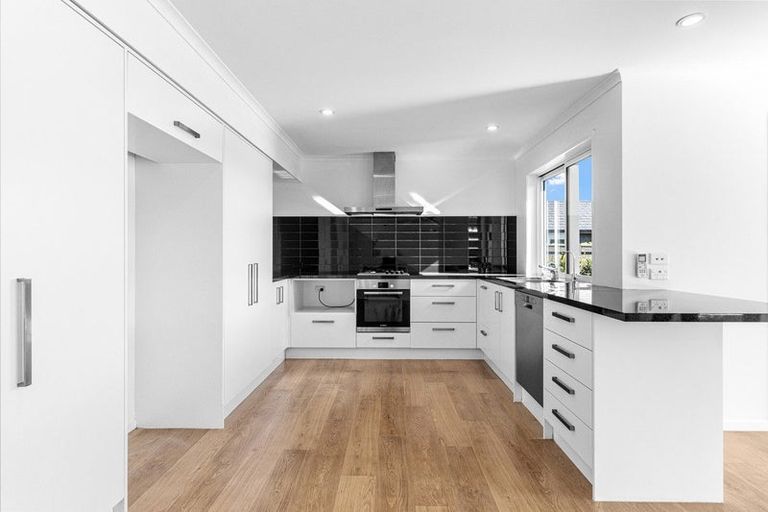 Photo of property in 10 Wentworth Lane, Waiwhakaiho, New Plymouth, 4312