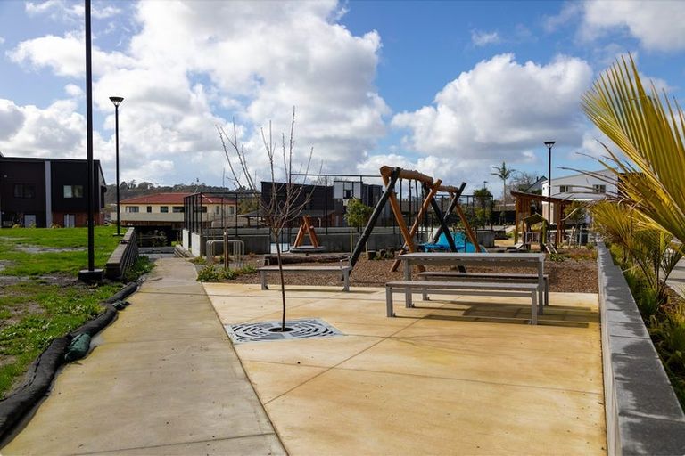 Photo of property in 8/25 Jabuka Street, Glen Eden, 0602