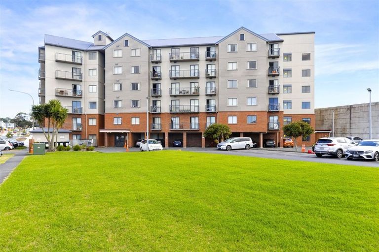 Photo of property in 1i/17 Crown Lynn Place, New Lynn, Auckland, 0600