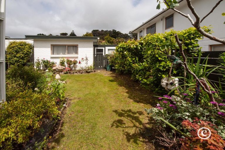 Photo of property in 100 Churton Drive, Churton Park, Wellington, 6037