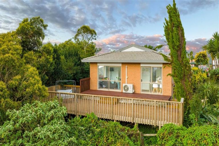 Photo of property in 35e Edmonton Road, Henderson, Auckland, 0612