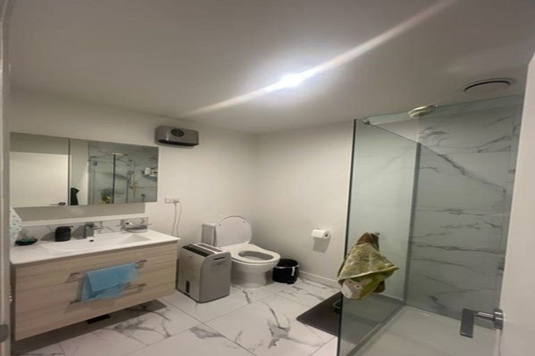 Photo of property in 1/83 Vodanovich Road, Te Atatu South, Auckland, 0610