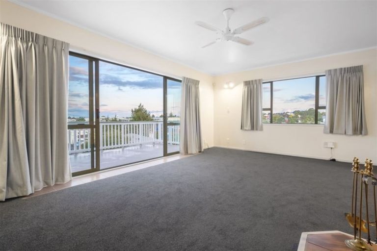 Photo of property in 4122a Great North Road, Glen Eden, Auckland, 0602