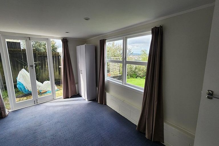 Photo of property in 139 Luckens Road, West Harbour, Auckland, 0618