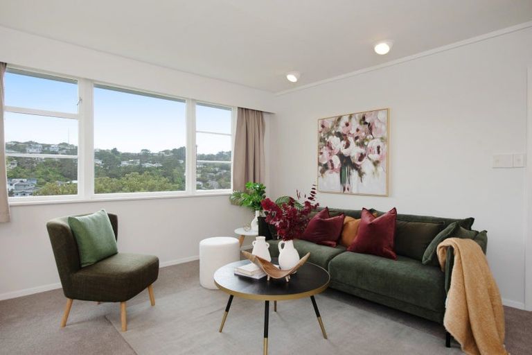 Photo of property in 135 Ruskin Road, Newlands, Wellington, 6037