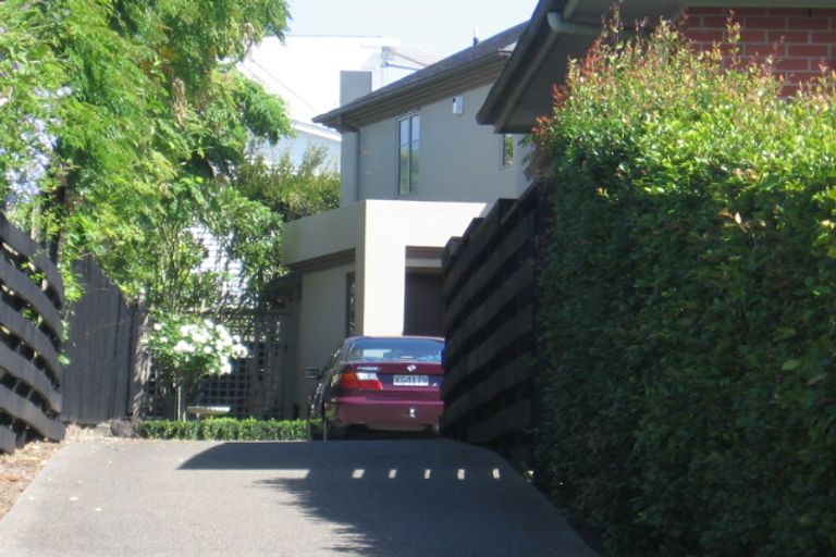 Photo of property in 30 Churchill Road, Murrays Bay, Auckland, 0630