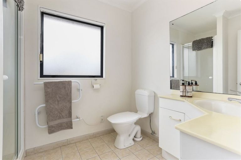 Photo of property in 3 San Pablo Way, Henderson, Auckland, 0612