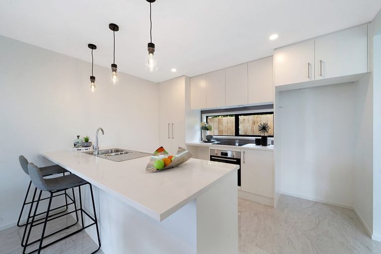 Photo of property in 8b Strid Road, Te Atatu South, Auckland, 0610