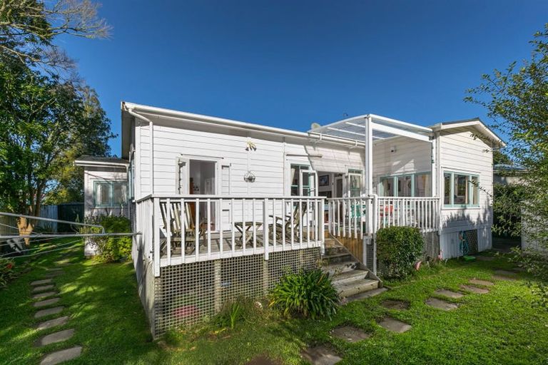 Photo of property in 26 Woodside Road, Massey, Auckland, 0614