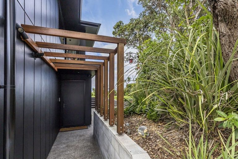 Photo of property in 14 Alexandra Road, Roseneath, Wellington, 6021