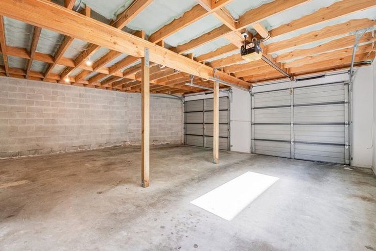 Photo of property in 11 Felicity Place, Unsworth Heights, Auckland, 0632