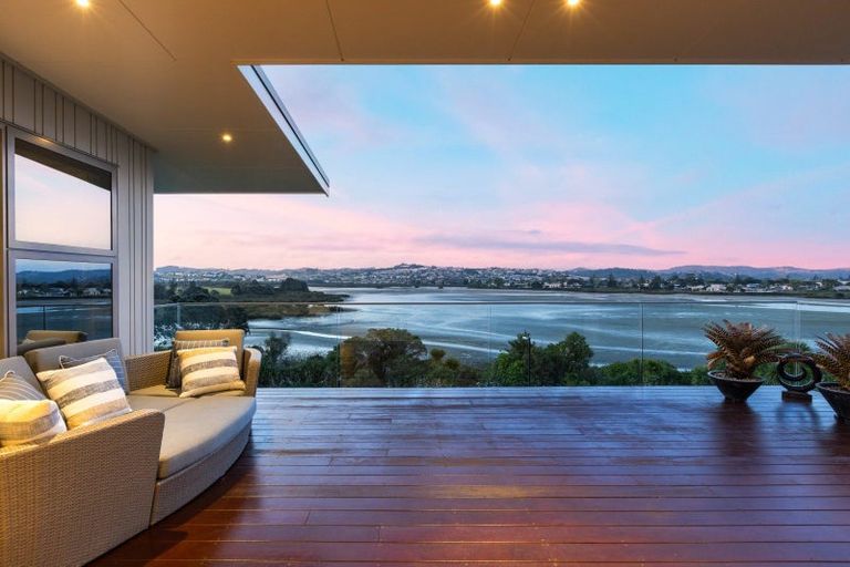 Photo of property in 51 Moffat Road, Red Beach, 0932