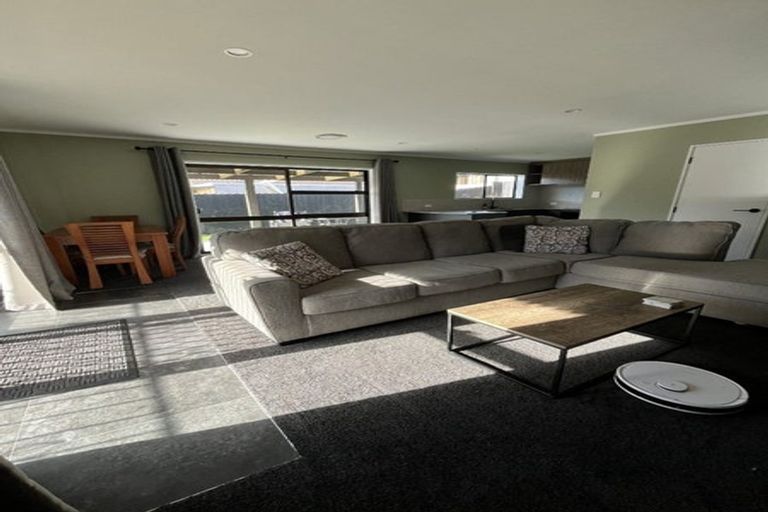 Photo of property in 6 Youngs Road, Papakura, 2110