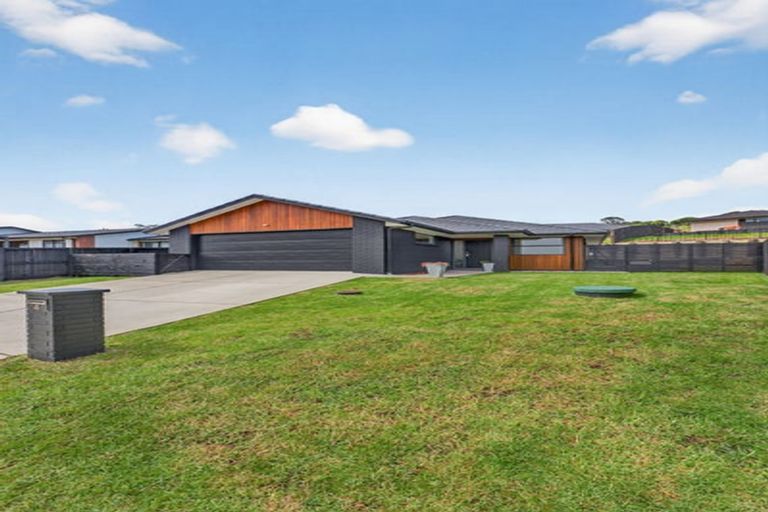 Photo of property in 4 Porokaiwhiri Avenue, Helensville, 0800