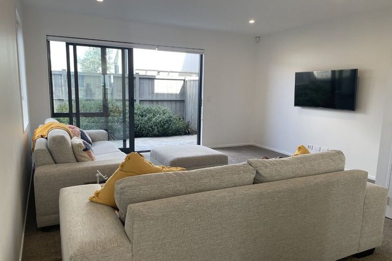 Photo of property in 8 Rauriki Lane, Rosehill, Papakura, 2113