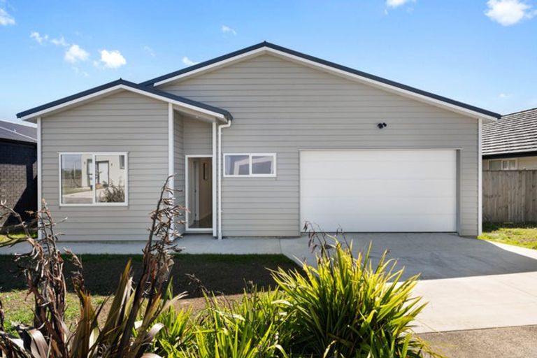 Photo of property in 17 Uatoto Road, Clarks Beach, 2122