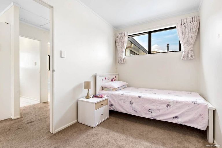 Photo of property in 37 Hutchinson Avenue, New Lynn, Auckland, 0600