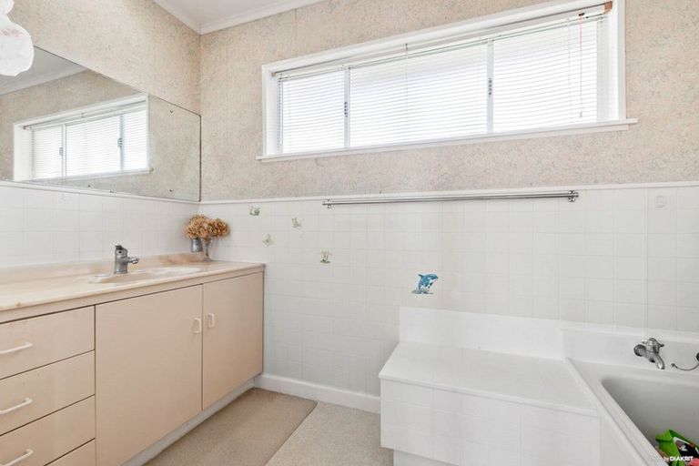 Photo of property in 7 Sea Spray Drive, Bucklands Beach, Auckland, 2012