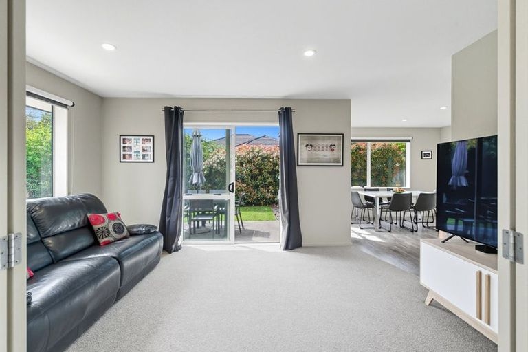 Photo of property in 21 Blowers Place, Halswell, Christchurch, 8025