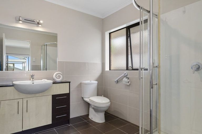 Photo of property in 16 Ludlow Place, Pukekohe, 2120