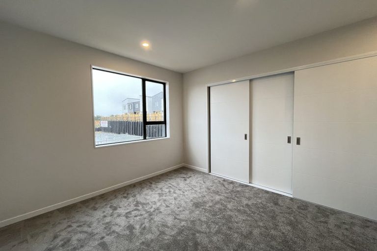 Photo of property in 13 Kuaha Road, Massey, Auckland, 0614