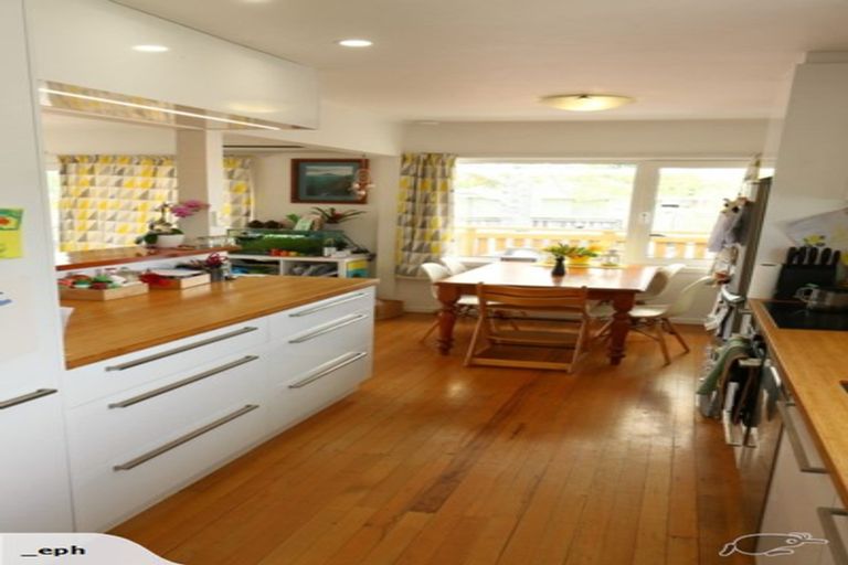 Photo of property in 8 Durham Street, Te Atatu Peninsula, Auckland, 0610