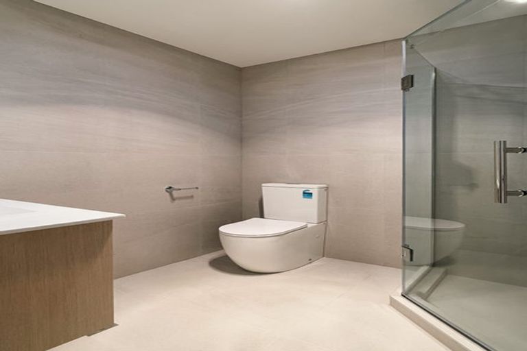 Photo of property in 5b Topliss Drive, Northcross, Auckland, 0632