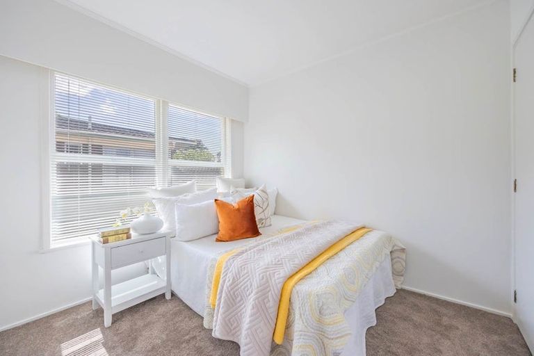 Photo of property in 2/5 Finn Place, Totara Vale, Auckland, 0629