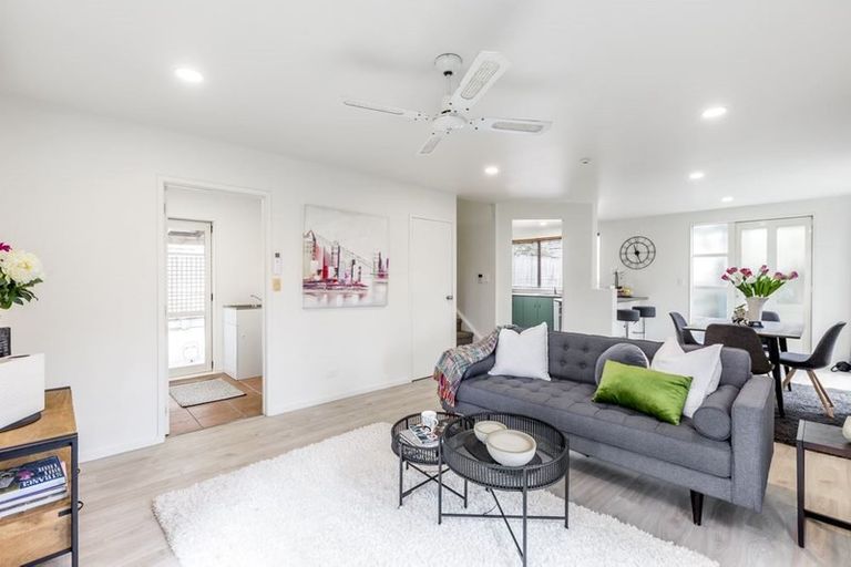 Photo of property in 18b Holiday Road, Stanmore Bay, Whangaparaoa, 0932