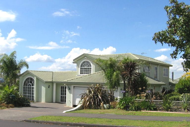 Photo of property in 9 Whiting Grove, West Harbour, Auckland, 0618