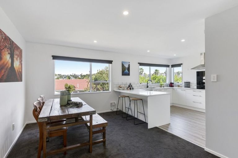 Photo of property in 9 Atlantis Place, Totara Vale, Auckland, 0629