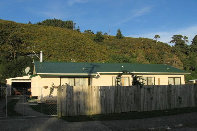 Photo of property in 33 Eldon Grove, Taita, Lower Hutt, 5019