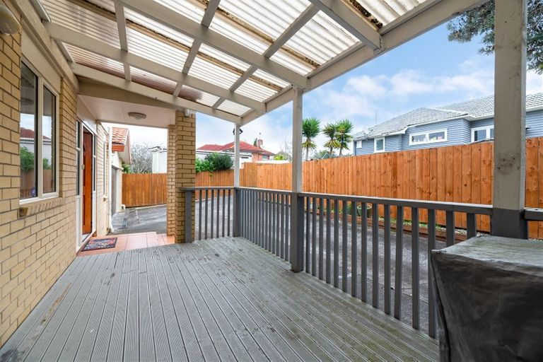 Photo of property in 137 Te Atatu Road, Te Atatu South, Auckland, 0610