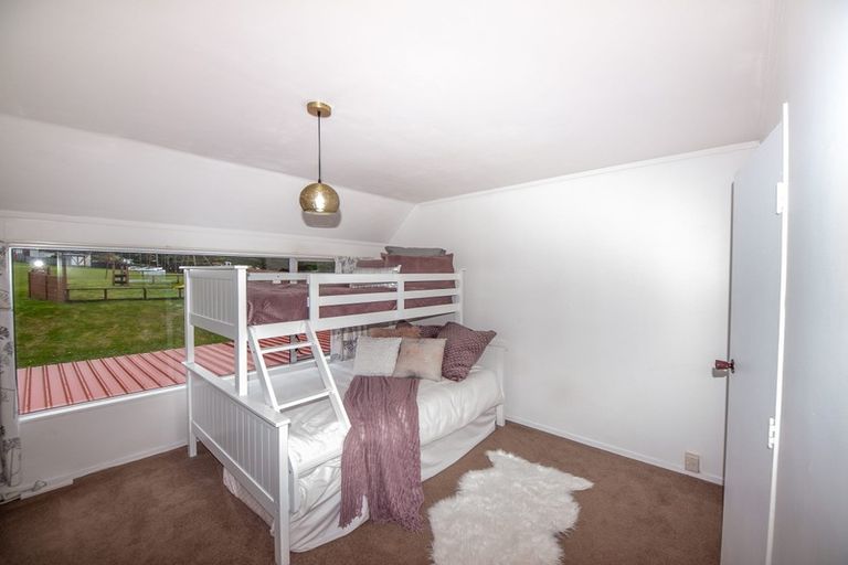 Photo of property in 18 Hollydale Grove, Churton Park, Wellington, 6037