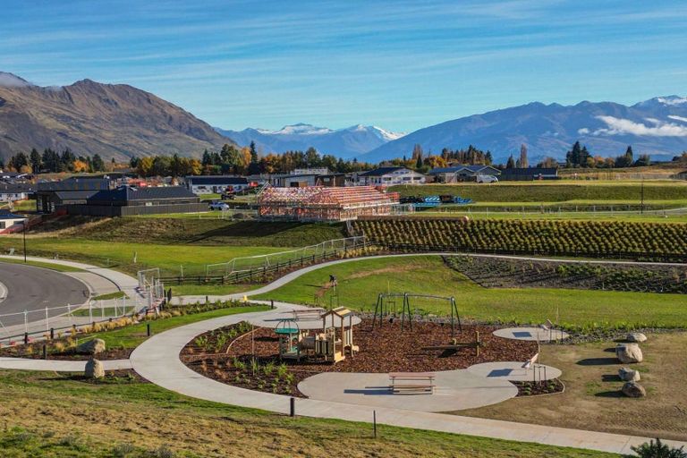 Photo of property in 5 Durry Lane, Wanaka, 9305