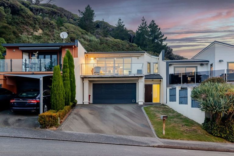 Photo of property in 22 Paremata Drive, Paremata, Porirua, 5024
