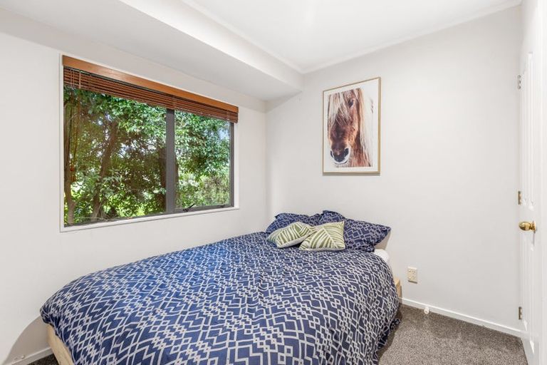 Photo of property in 1/1018 East Coast Road, Fairview Heights, Auckland, 0630