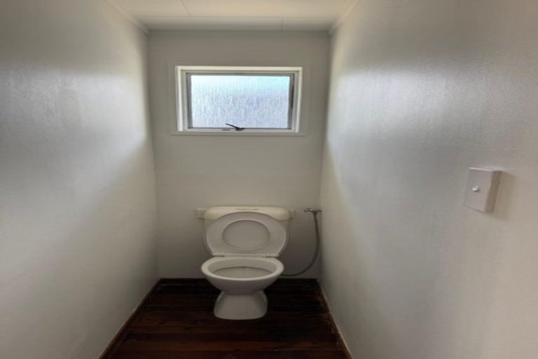 Photo of property in 2/14 Ballater Place, Highland Park, Auckland, 2010