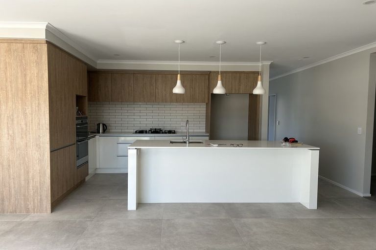 Photo of property in 18 Symes Drive, Red Beach, 0932