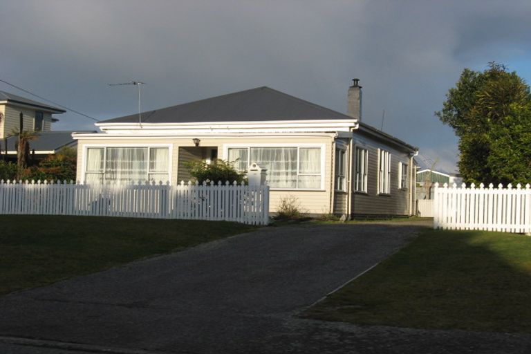 Photo of property in 120 Livingstone Street, Hokitika, 7810