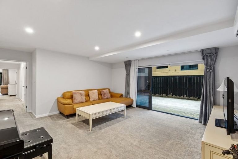Photo of property in 26a Bernleigh Terrace, West Harbour, Auckland, 0618