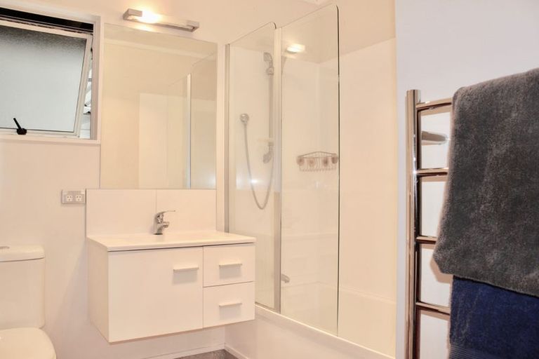 Photo of property in 2/39 Lancaster Road, Beach Haven, Auckland, 0626