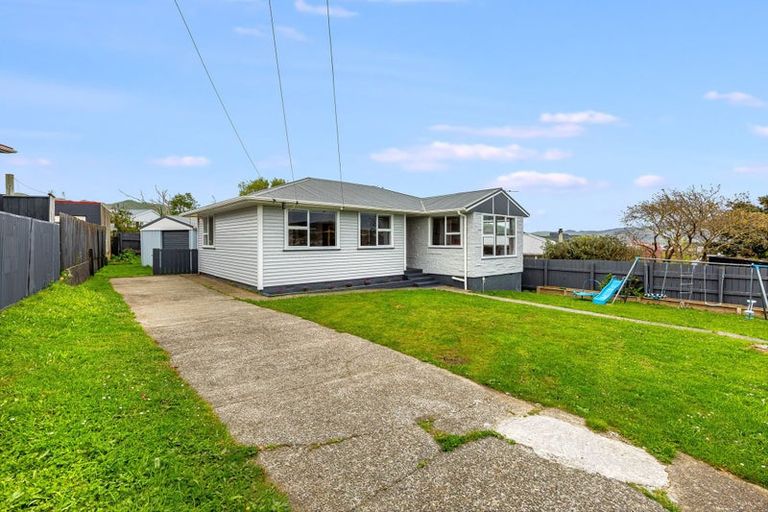 Photo of property in 100 Castor Crescent, Cannons Creek, Porirua, 5024