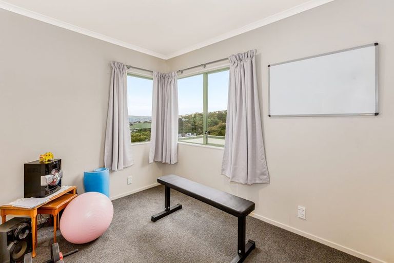 Photo of property in 10 Glengavel Grove, Papakowhai, Porirua, 5024