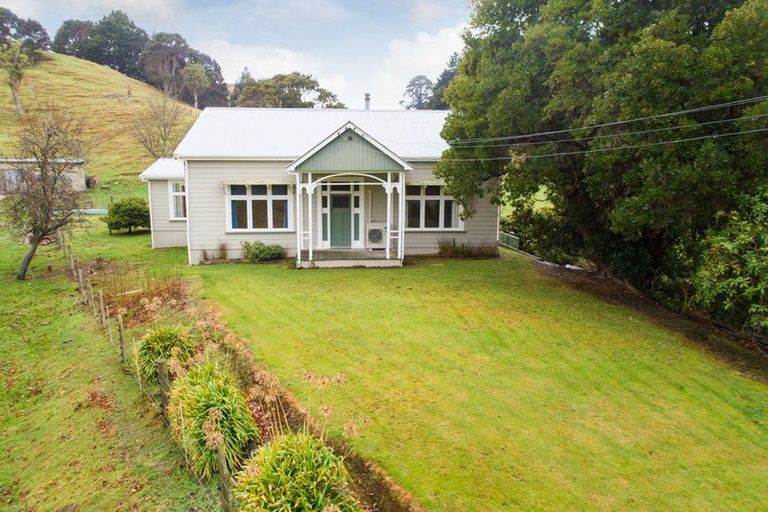 Photo of property in 56 Ongo Road, Hunterville, 4730