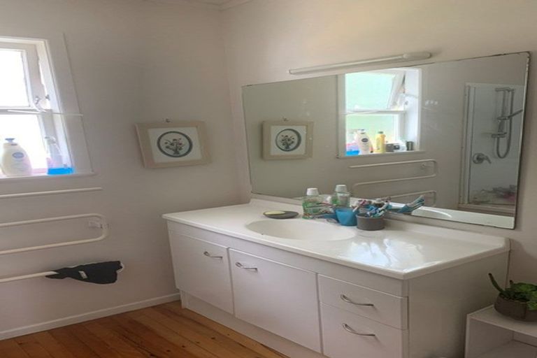 Photo of property in 15 James Street, Glenfield, Auckland, 0629